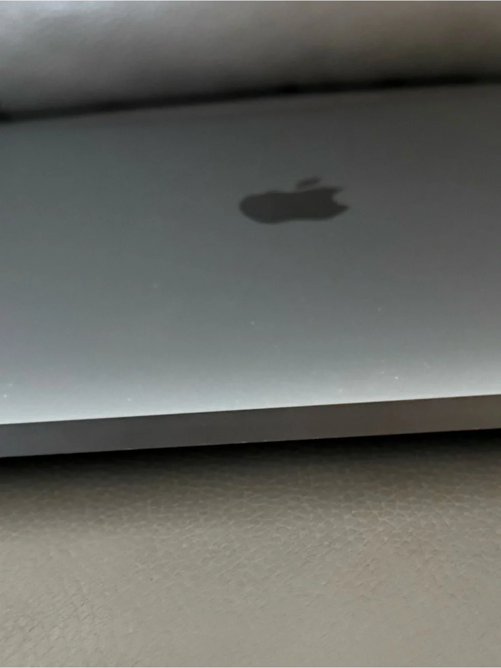 Apple MacBook Pro Laptop Computer 2017 Core i7, 15-in Display 16GB